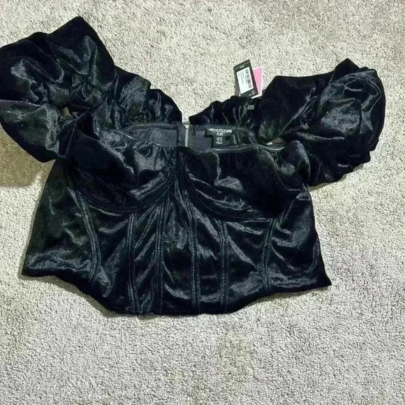 Pretty little thing Women's velvet off shoulder crop top size US 16 - Picture 3 of 5